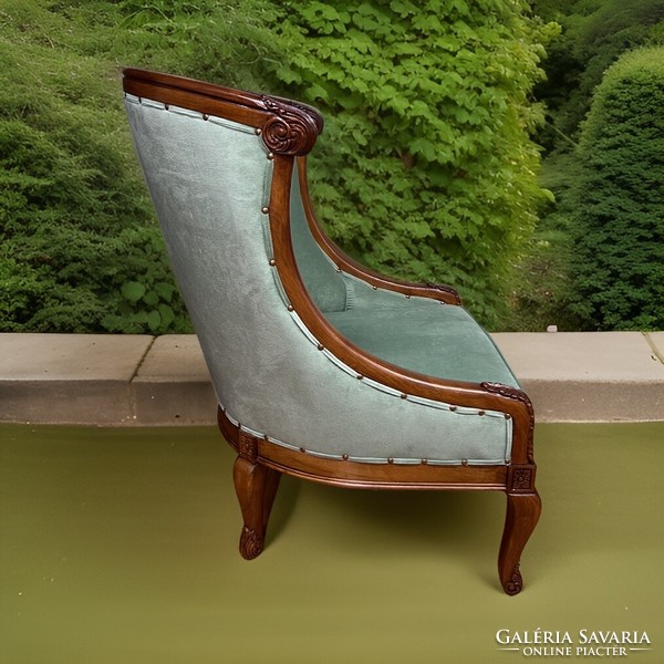 Comfortable, spacious style armchair armchair