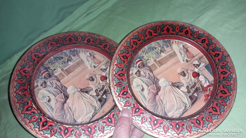 Very nice oriental copper plate wall plates with 2 painted street chess scenes together, 22cm according to the pictures
