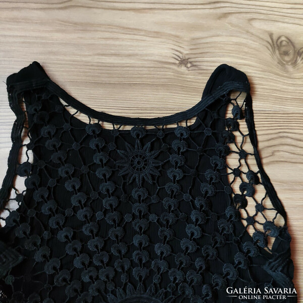 H&m divided size 36 black crop top with lace back