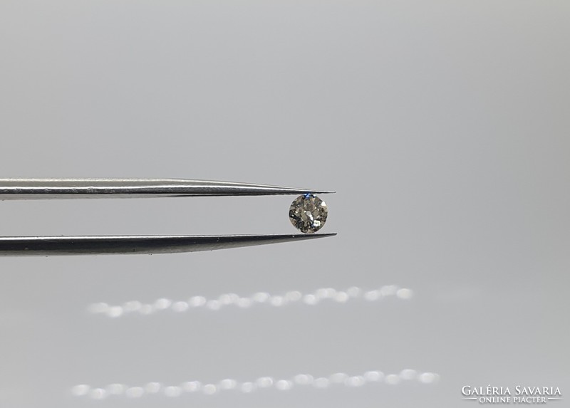 Extra 0.26 carat brilliant-cut diamond. With certification..