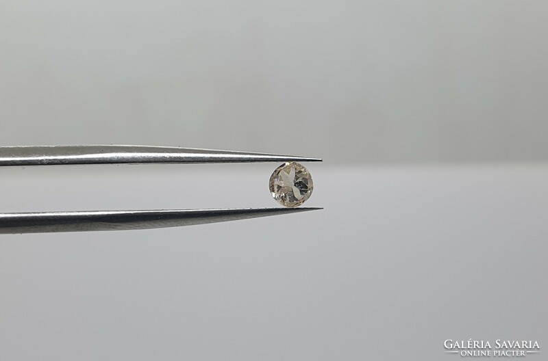 Extra 0.26 carat brilliant-cut diamond. With certification..