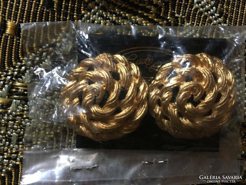Gold colored clip