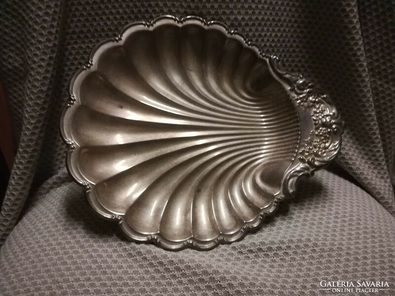Shell-shaped metal serving bowl