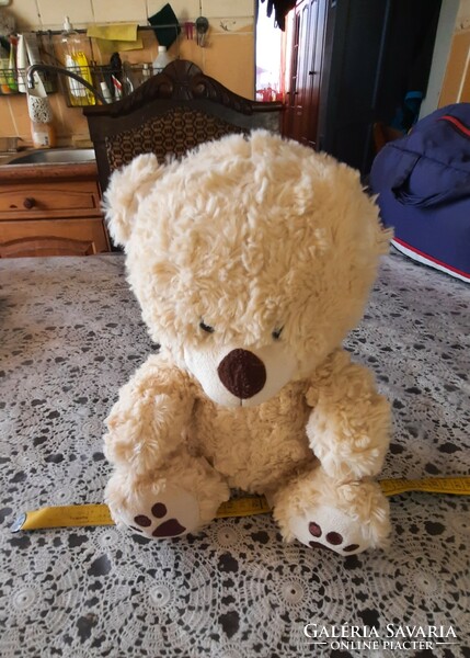 Plüss játék, ülő teddy mackó,  28 cm magas, Alkudható