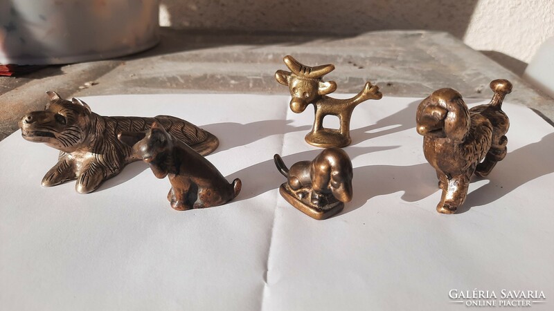 4 db.bronz-réz kutya miniatűr szobor figura + 1 kistehén
