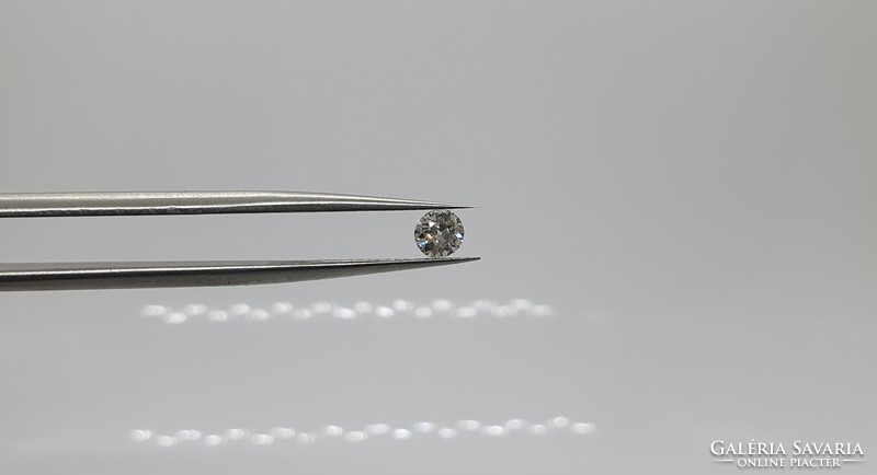 Extra 0.27 carat brilliant-cut diamond. With certification.