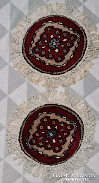 2 round mini rugs (m4388)
