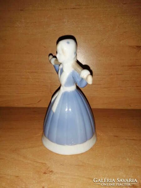 Porcelain girl carrying water - 12 cm