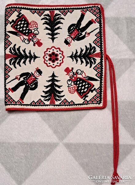 Embroidered book cover (m4395)