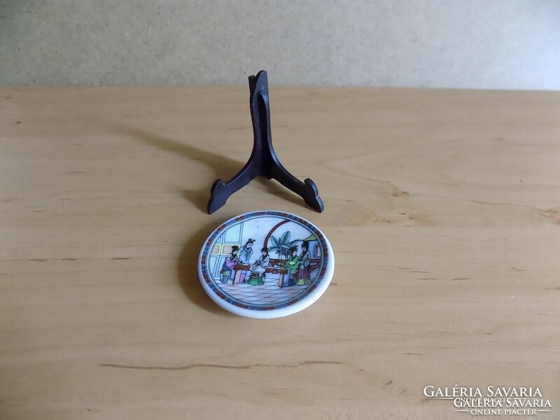 Japán jelenetes kicsi porcelán dísztányér 5,5 cm (1/p)