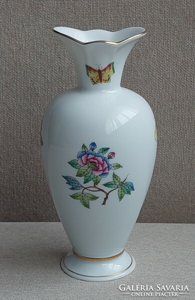 Herend porcelain vase with Victoria pattern in perfect condition