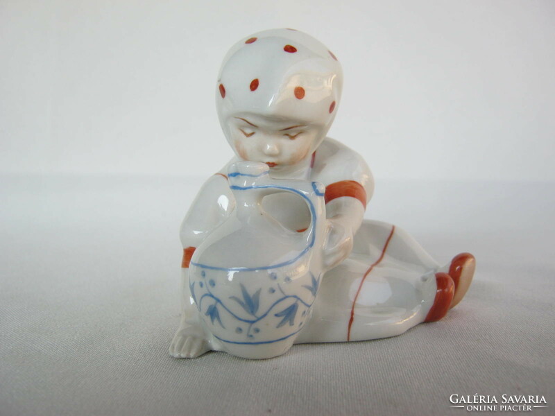 Zsolnay porcelán kislány korsóval