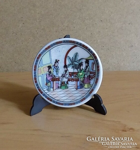 Japanese scene small porcelain decorative plate 5.5 cm (1 / p)