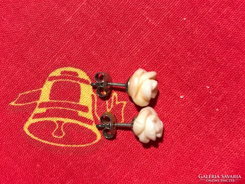 Carved, coral, plug-in earrings. New! Real stone. 925 silver. Diameter: 1 cm