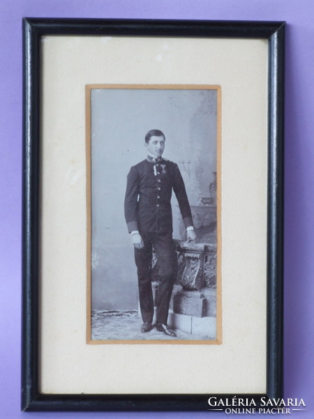 Soldier in photo frame (190914)