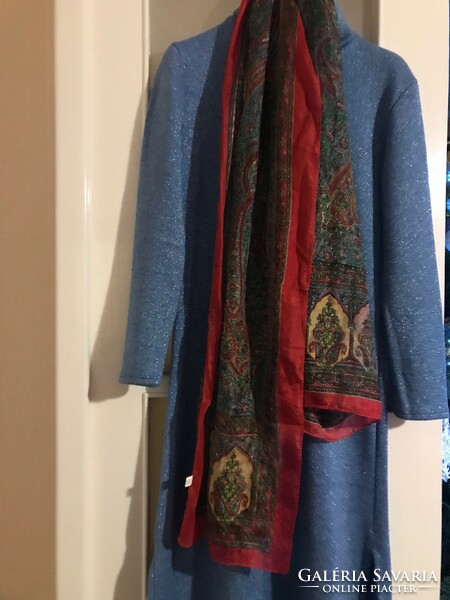 Beautiful, brand new, pure silk 100% silk scarf. Made in India. Length: 168 cm, width: 50 cm