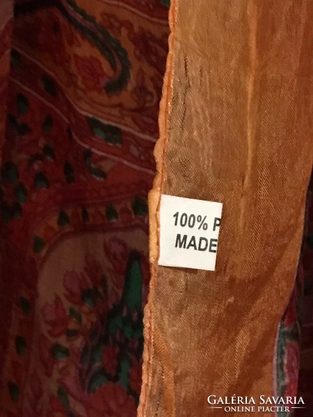 Gyönyörű,vadonatúj,tiszta selyem 100 % silk sál. Made in India. Hossza: 168 cm szélessége:50 cm