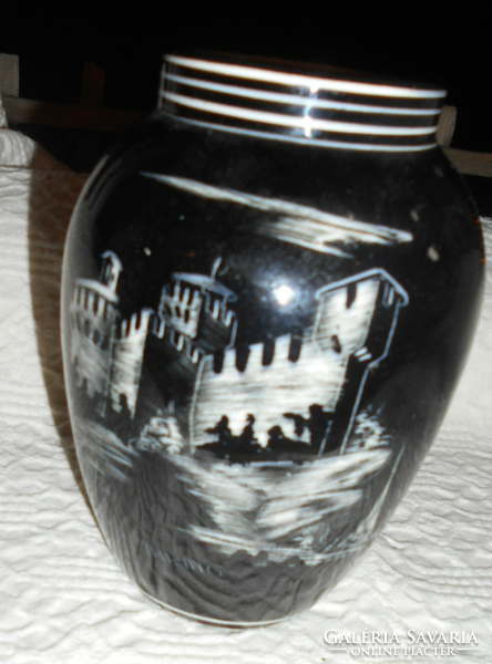 Sgraffito  Ritka technikával olasz porcelán váza