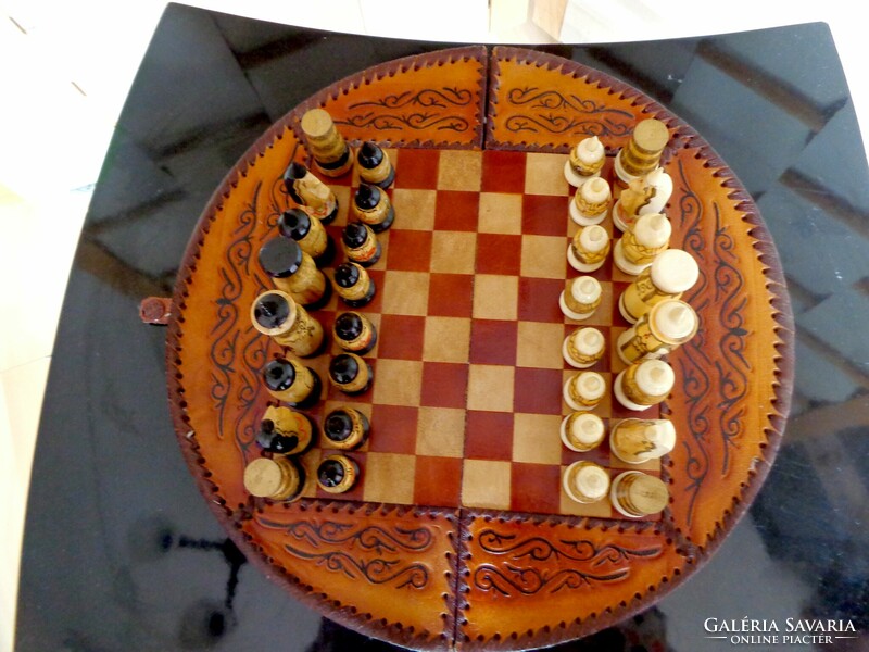 Uti chess set leather, hand-stitched and painted