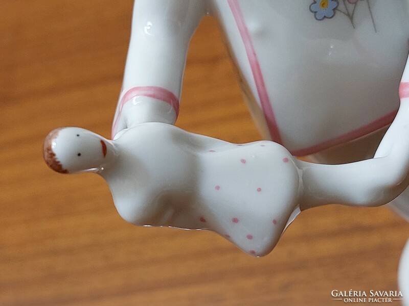 Régi Hollóházi porcelán figura lány babával 17 cm
