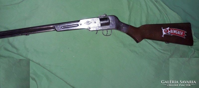 1960s Italian Bengal 77 metal wooden toy rifle in very good condition 84 cm as shown in the pictures