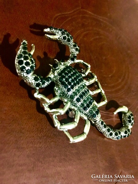 New very showy scorpion brooch