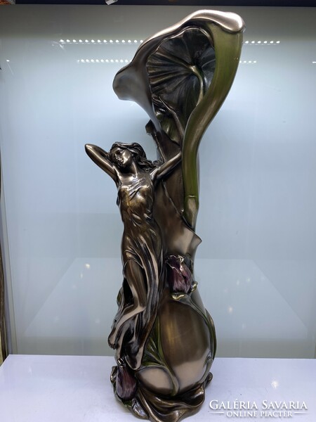 Bronzirozott női alakos váza, szobor