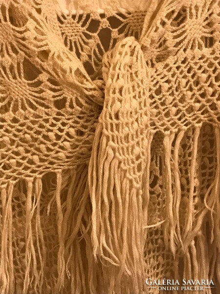 Custom-made, hand-crocheted burda, butter-colored, very beautiful shoulder scarf. Size: 180x110cm