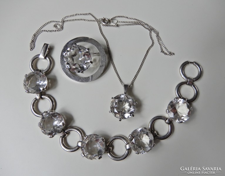 Old design silver jewelry set with rock crystal