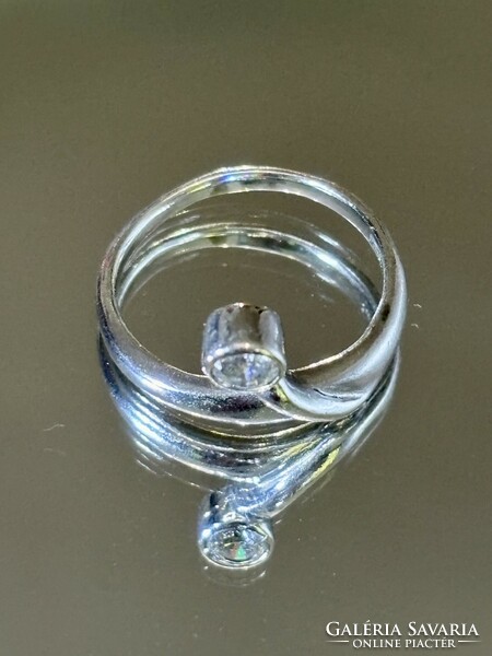 Különleges ezüst gyűrű, cirkónia kővel