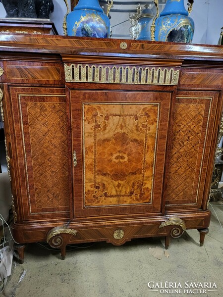 French chest of drawers