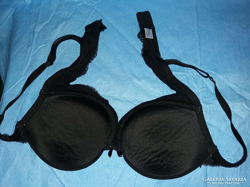 Good quality women's bras in a package of 5 pieces only in one size m -75 -85 c according to the pictures