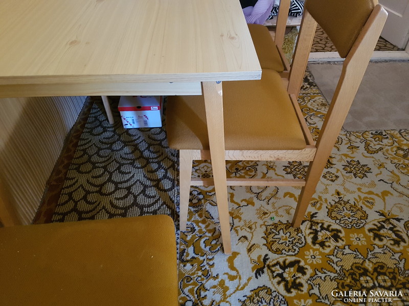 Dining table + 6 chairs