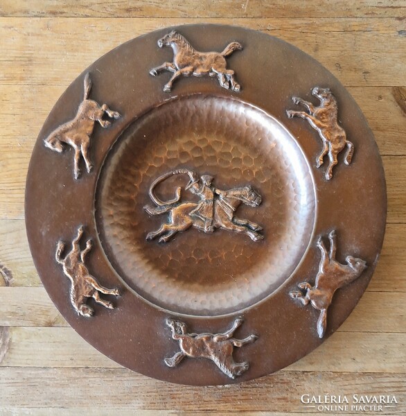 Retro lignifer red copper, horse, decorative wall plate