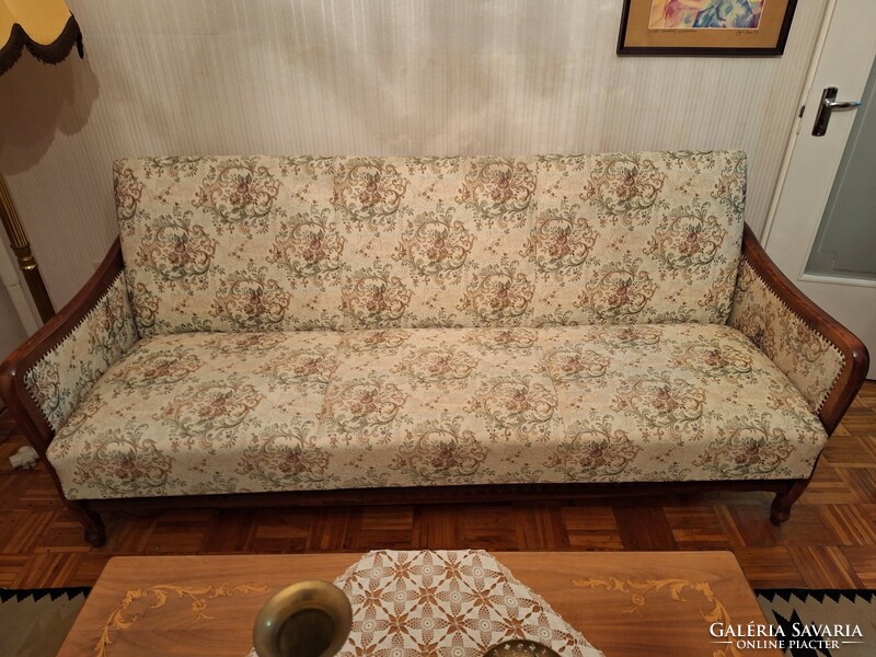 Neo-baroque sofa in perfect condition