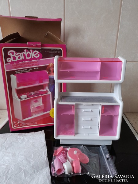 Vintage Barbie Dream Furniture konyhaszekrény 1982-ből