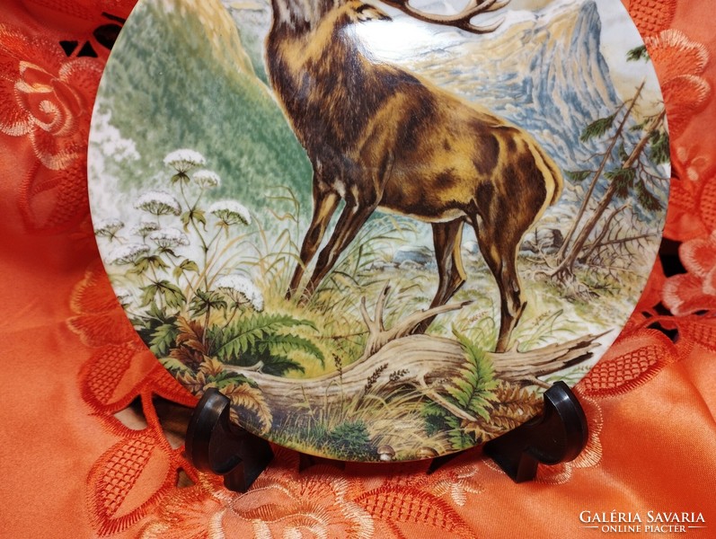Beautiful deer-patterned porcelain cake plate, decorative plate