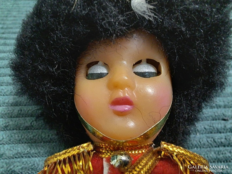 English royal bodyguard doll 22 cm.