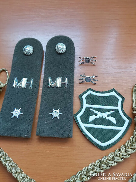 Military memorabilia, nostalgia rank and file shoulder, shoulder cord, messenger badge, arm insignia #