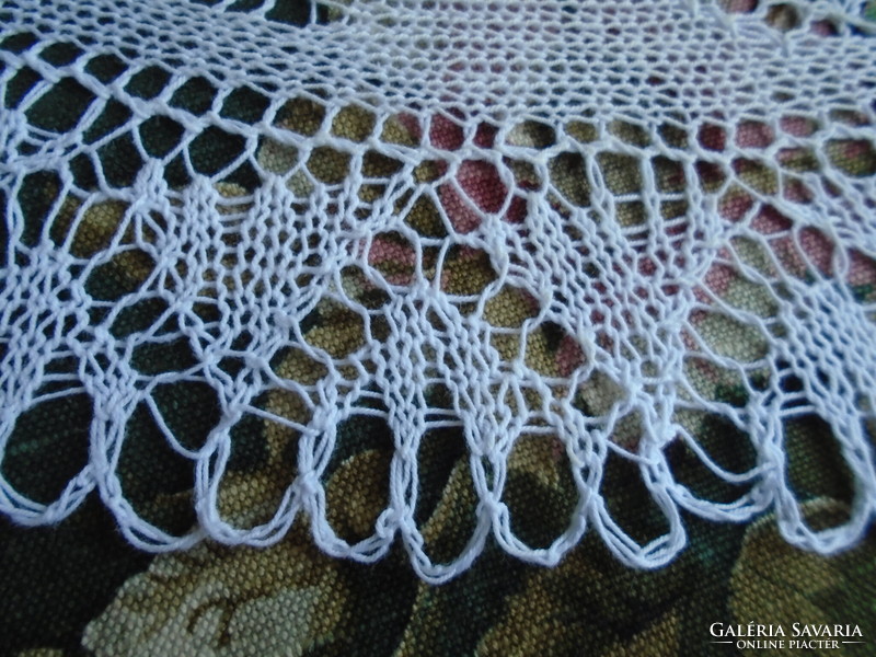33 X 20 cm. Art Nouveau, oval knitted tablecloth, centerpiece.