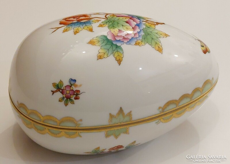 Egg-shaped bonbonniere with Victoria pattern from Herend, hand painted, marked, flawless, 10x17x11.5 cm