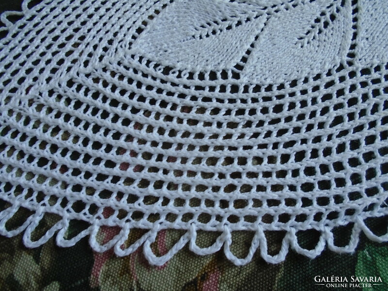 72 X 30 cm. Knitted cotton tablecloth.