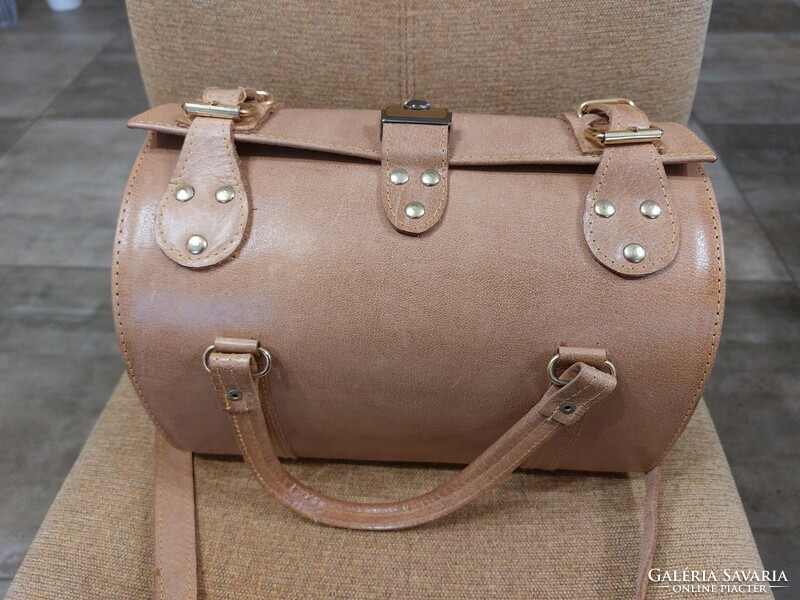 (K) beautiful unique women's leather bag