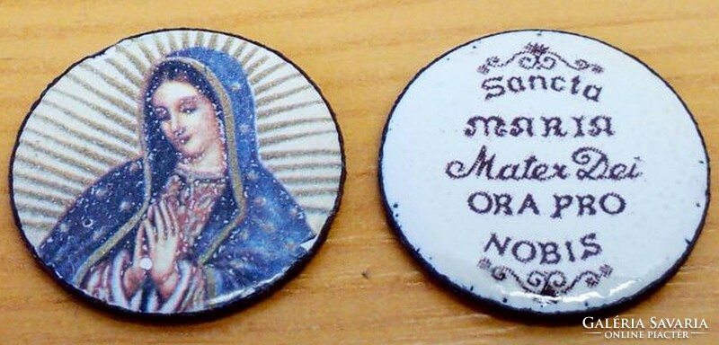 Circular fire enamel pendant with prayer on the back, without frame. Several types of 19mm.