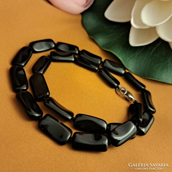Onyx pearl necklace.