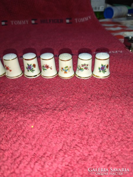 Beautiful 9-piece thimbles from Hólloháza with various flower patterns