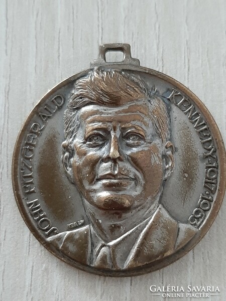 John f kennedy and robert kennedy marked 70's coin