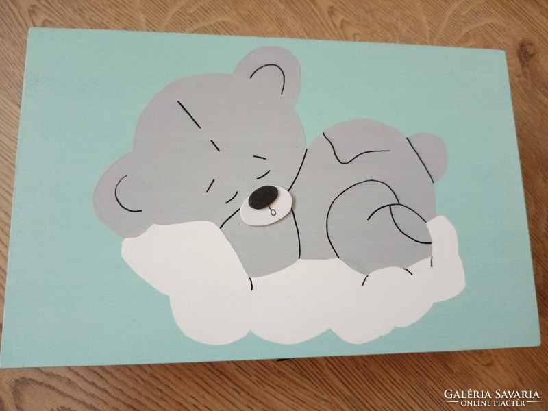 Baby keepsake wooden box with hand-painted bear decoration