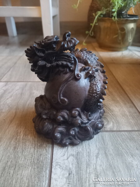 Sumptuous old resin dragon statue (14x12x12 cm)