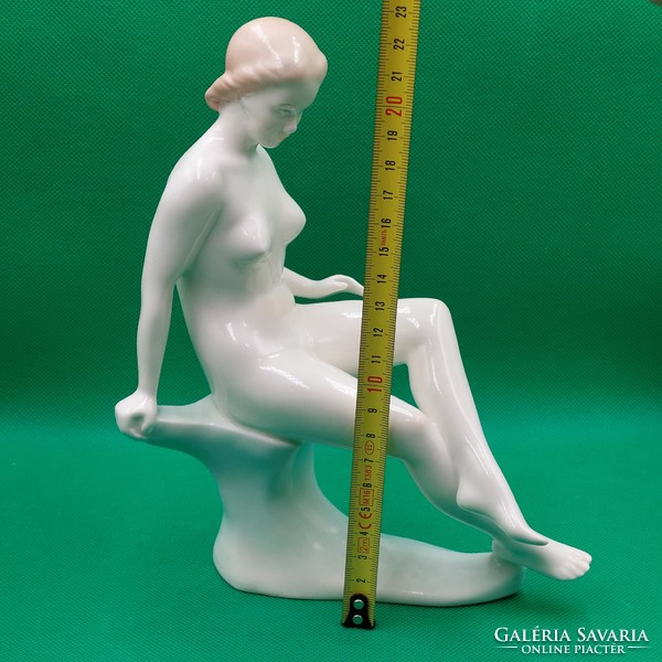 Rare collectible aquincum female nude figure